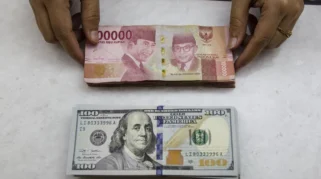 Rupiah Tertekan, Kurs Jual Dolar AS di Bank Besar Tembus Rp17.595