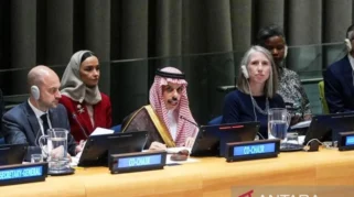 Sejumlah Pengunjuk Rasa Gelar Aksi di Kantor EA Tolak Akuisisi oleh Arab Saudi