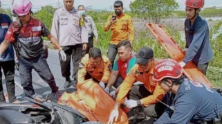 Seorang Perempuan Meninggal Dunia Akibat Kecelakaan Motor dan Truk di Krembangan Jombang