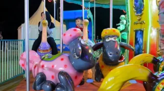 Serunya Wooftopia Carnival, Anjing dan Pemilik Kompak Ikut Permainan Interaktif