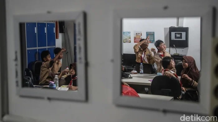 Siswa SLBN Kabupaten Bekasi Semangat Belajar Usai Terima Bantuan Ruang Kelas Baru