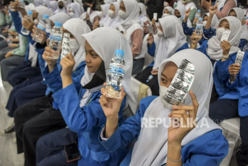 SMK Models Ikut Gerakan Minum Tablet Tambah Darah Serentak di Jawa Timur