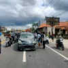 Sopir Micro Sleep, Nissan Grand Livina Terbalik Usai Tabrak Median di Porong Sidoarjo