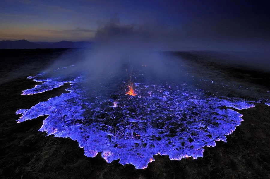 Strategi Fotografi untuk Mengabadikan Blue Fire