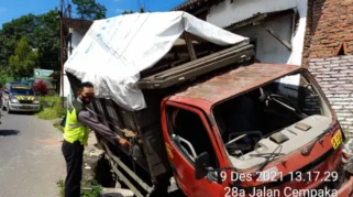 Tabrakan Maut Motor dan Truk Box di Pakusari Jember, Satu Pengendara Motor Tewas