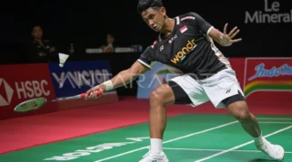 Taklukkan Nomor Satu Dunia, Alwi Melangkah ke Perempatfinal Singapore Open 2026