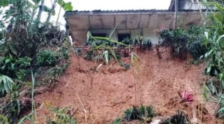 Tanah Bergerak Melanda Desa Celak Gununghalu KBB, Empat Rumah Rusak dan Puluhan Keluarga Terancam