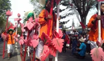 Tanoker Selenggarakan Festival Egrang ke-14 dengan Partisipasi Lintas Generasi di Jember