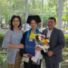Teliti Tren Live Commerce, Nadya Lulus Studi S1 Tercepat di Wisuda UGM