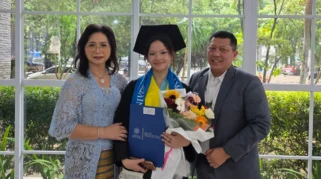 Teliti Tren Live Commerce, Nadya Lulus Studi S1 Tercepat di Wisuda UGM