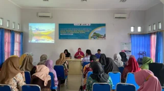 Tenaga Kesehatan di Pronojiwo Dorong Peningkatan Kualitas Hidup Masyarakat melalui Sosialisasi KB