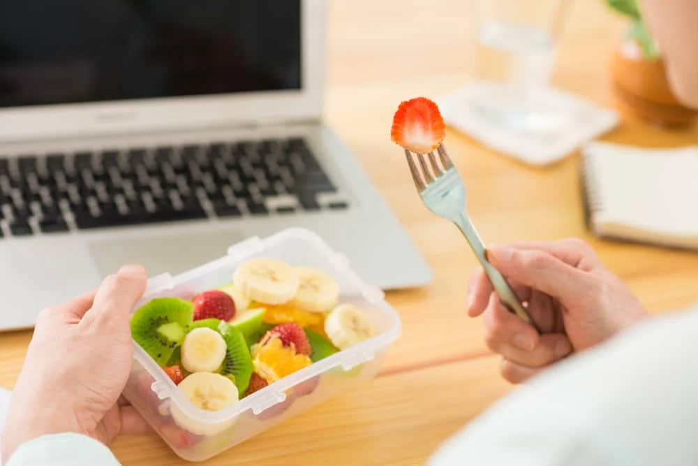 Tips Praktis Membawa Makanan Sehat ke Kantor