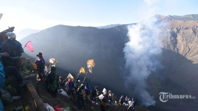 TNBTS Tutup Wisata Gunung Bromo Saat Ritual Yadnya Kasada