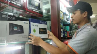 Tren Headset Kabel Kembali Meningkat dan Dongkrak Penjualan Aksesoris di Pusat HP Jakarta