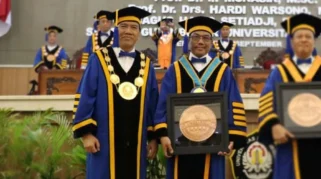 UNDIP Menggelar Upacara Perpisahan untuk Guru Besar FPIK Prof. Ir. Johannes Hutabarat