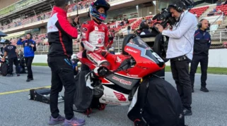 Veda Ega Pratama Tampil Gemilang di Catalunya, Melaju dari Posisi 20 hingga Finish Ke-8