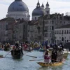 Venezia Rayakan Promosi ke Serie A dengan Parade Gondola di Kanal Kota