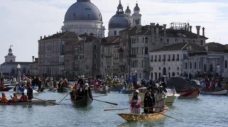 Venezia Rayakan Promosi ke Serie A dengan Parade Gondola di Kanal Kota