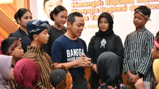 Wamendikdasmen Tekankan Pentingnya Bahasa Daerah dalam Ekosistem Kecerdasan Buatan