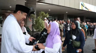 Warga Rusunawa KS Tubun Antusias Terima Daging Kurban dari Kementerian PKP