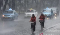 Warga Surabaya Diminta Waspada Hujan Ringan dan Cuaca Gerah Hari Ini