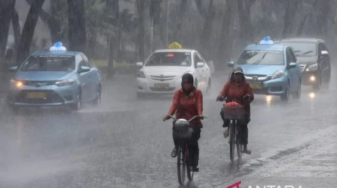 Warga Surabaya Diminta Waspada Hujan Ringan dan Cuaca Gerah Hari Ini