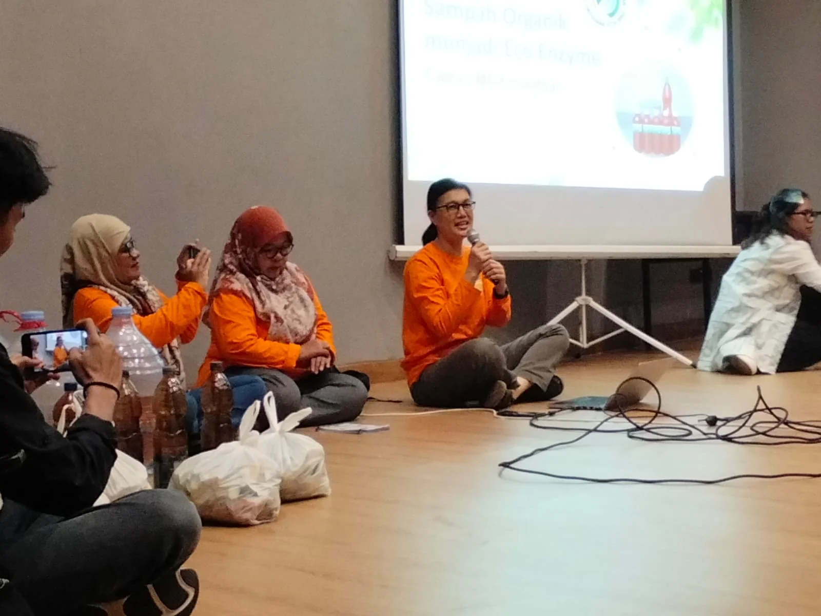 Workshop Aplikasi ARecycle dan Edukasi Pengelolaan Sampah di MI Nurul Karim Colomadu Berhasil Dilaksanakan