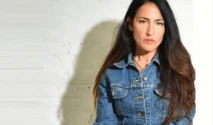 20 Tahun Setelah Debut, Joan As Police Woman Hidupkan Kembali Album Real Life dengan Sentuhan Baru