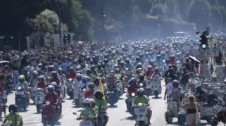 25 Ribu Vespa Padati Perayaan 80 Years of an Icon di Roma