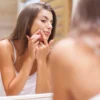7 Cara Mengatasi Blind Pimple Tanpa Meninggalkan Bekas, dari Kompres Hangat hingga Microdart Patch