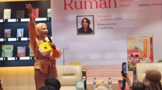 Bedah Buku Novel Rumah di Gramedia Jember