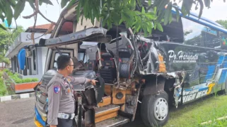 Ambulans Hantam Truk di Tol Permai Akibat Microsleep, Tiga Penumpang Tewas