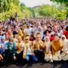 Andre Rosiade Saksikan Pemecahan Rekor MURI Ketan Talam Durian 1 KM di Pekanbaru