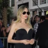 Angelina Jolie Tampil Timeless dengan Gaun Hitam Plunging di Premiere Film 'Couture'