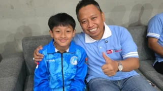 Atlet Tunarungu Curi Perhatian Pebasket Jamarr Johnson dalam Coaching Clinic di Istiqlal