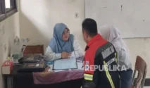 Ayah Tak Pulang, Ibu Tiada: Siswa di Ciamis Ini Ambil Rapor Ditemani Damkar