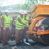 Bahu Jalan Provinsi di Kuningan Dicat Merah, Bukan Sekadar Estetika