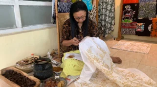 Batik UMKM Kota Madiun Dipakai Arumi Bachsin Saat Jadi Juri Lomba Cipta Kreasi