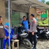 Bhabinkamtibmas Polsek Semen Tempelkan Stiker Layanan Polisi 110 di Balai Desa untuk Tingkatkan Pelayanan Masyarakat