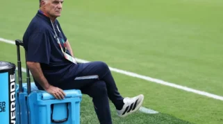Bielsa Akui Bertanggung Jawab atas Kegagalan Uruguay, Bela Muslera