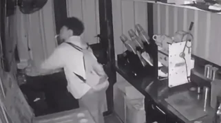 Booth Teh Tarik Bakar di Majasari Pandeglang Dibobol Maling, Aksi Pelaku Terekam CCTV