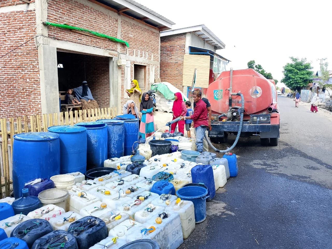 BPBD Bekasi Kirim 10 Ribu Liter Air Bersih ke Desa Nagasari Akibat Kekeringan