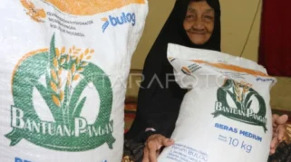 Bulog Distribusi Bantuan Pangan untuk 1.104 Warga Kabupaten Nganjuk, Bupati Pantau Langsung Kualitas Beras