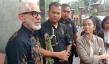 Bunga Zainal Dampingi Suami Follow Up Laporan Dugaan Penipuan