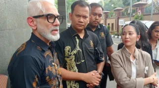 Bunga Zainal Dampingi Suami Follow Up Laporan Dugaan Penipuan