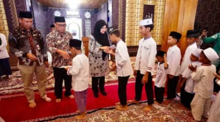 Bupati Ipuk Gelar Doa Bersama dan Santunan Anak Yatim di Hari Asyura