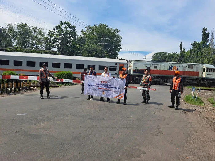 Cegah Kecelakaan Kereta, PT KAI Tutup Ratusan Pelintasan Sebidang
