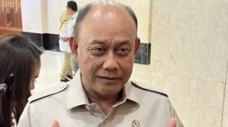 Dadan Hindayana Resmi Ditahan Kejagung, Eks Pimpinan BGN Kenakan Rompi Tahanan