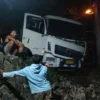 Diduga Rem Blong, Truk Muatan Tanah Terperosok di Tanjakan Bang Arum Rangkasbitung