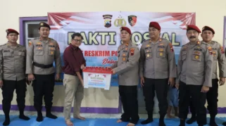 Dilepas Kapolda, Bhabinkamtibmas Polresta Banyuwangi Gelar Bakti Sosial Bagikan 15 ribu Kitab Suci
